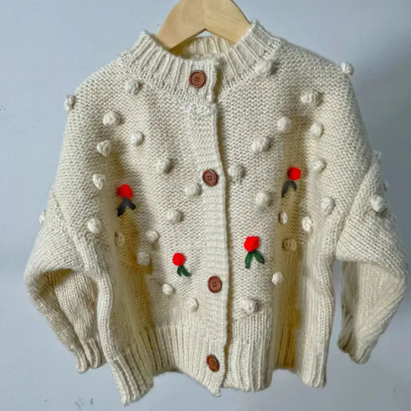 Ställer in barnkläderflickor Cherry Sweater Wool Ball Cardigan Sticked Jacket 231114