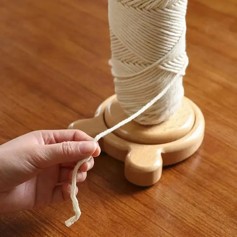 Avvolgitore per gomitoli di filato in pelle fatto a mano: strumento per maglia e uncinetto - Italia