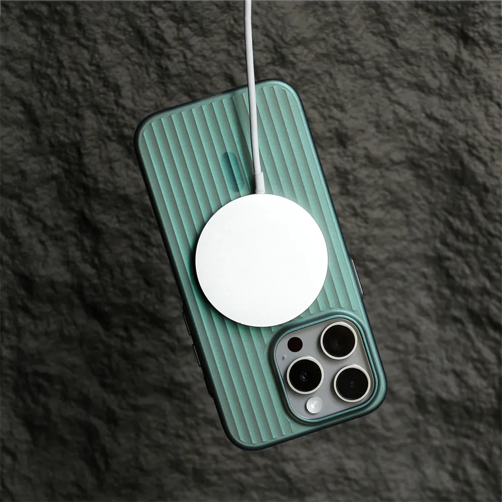 Luxuriöse Hüllen mit gewelltem Muster für magnetische kabellose Ladehülle für iPhone 15 14 13 Pro Plus Max Bumper Hard PC Matte Cover