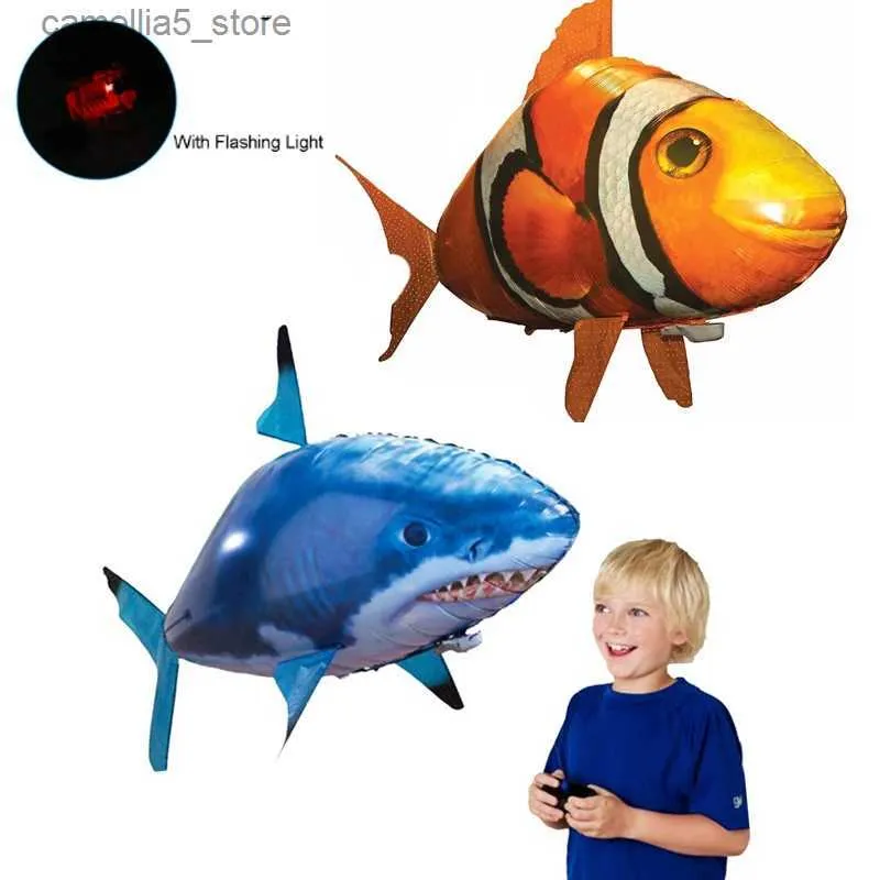 電気/RC動物インフレータブルリモートコントロールサメのおもちゃエアスイミングRCアニマルラジオフライバルーンピエロ魚動物おもちゃのための子供の男の子Q231114