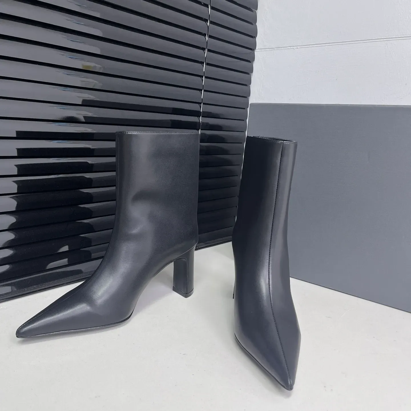 足首のかかとのあるブーツ先のつま先覆われたブロックヒールレザーファッションブーツ膝ハイブーツトップラグジュアリーデザイナー女性シューズファクトリーシューズボックスサイズ35-40