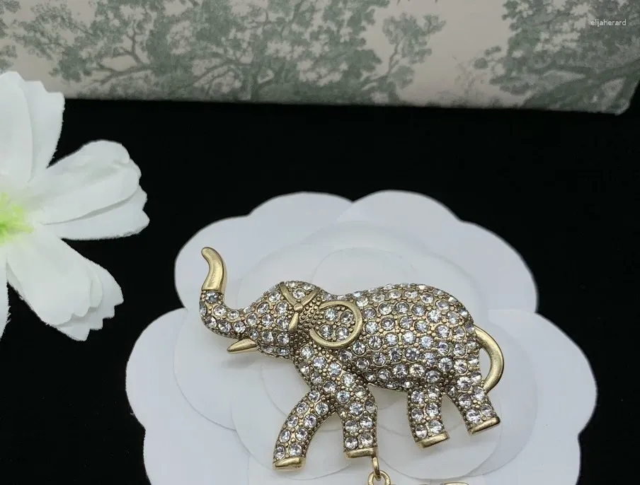 Broches Broche de personnalité d'éléphant en cristal Vintage élégant