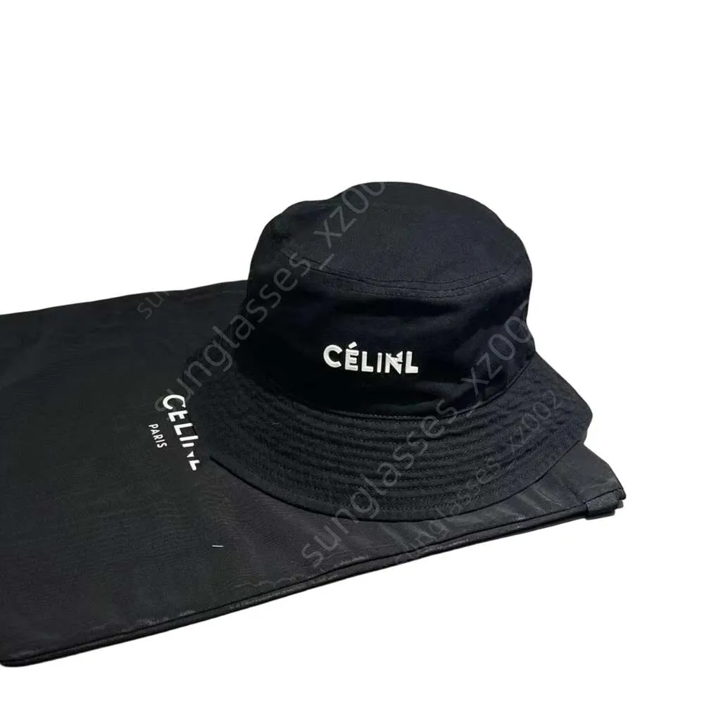 Celiene CEL Beanie Hoed van topkwaliteit Luxe Designer Familie Netto Rode Kleur Artefact Zonnebrandcrème Hoed Kleine Rand Vissershoed Dames Zonnescherm Emmerhoed Kleine Wastafelhoed