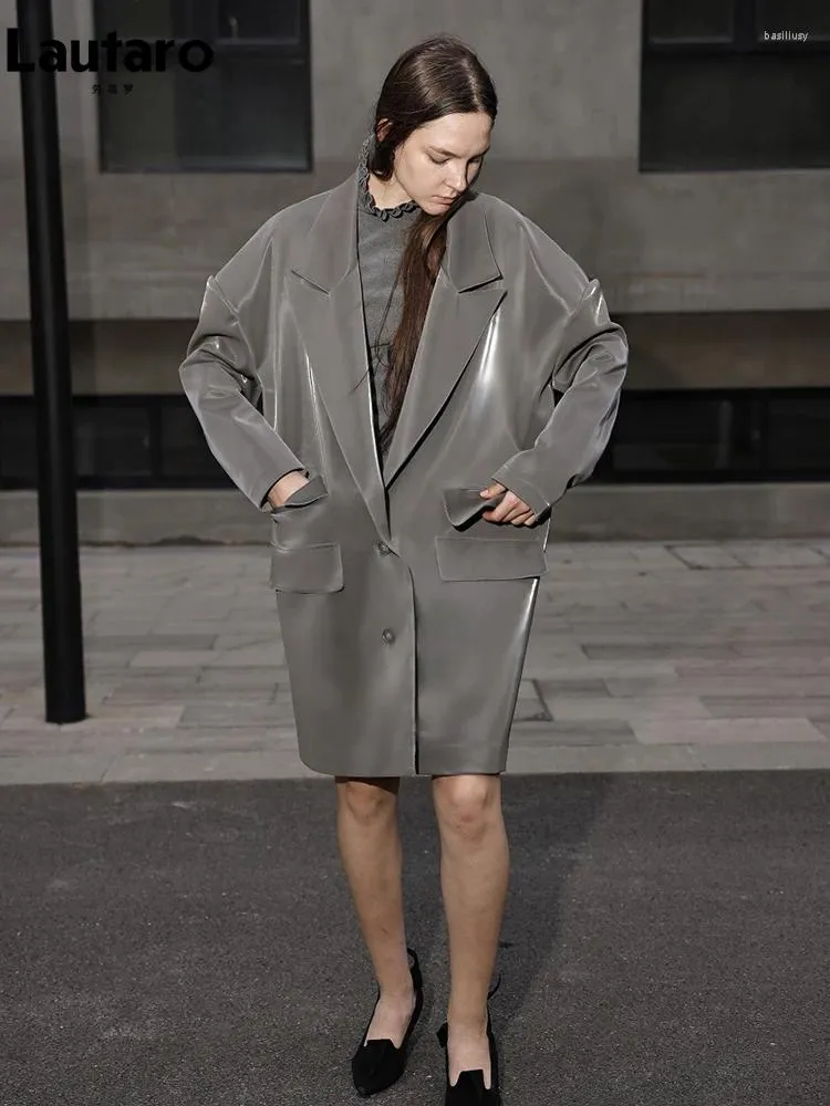 Kadınlar deri lautaro bahar sonbahar büyük boy serin gri parlak patent koza ceket kadınlar lüks tasarımcı giyim pist moda 2023