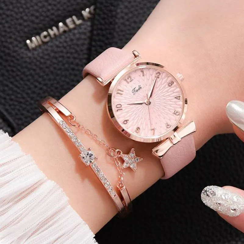 腕時計女性の時計ブレスレットセットフラワーズレディースウォッチカジュアルレザークォーツ腕時計
