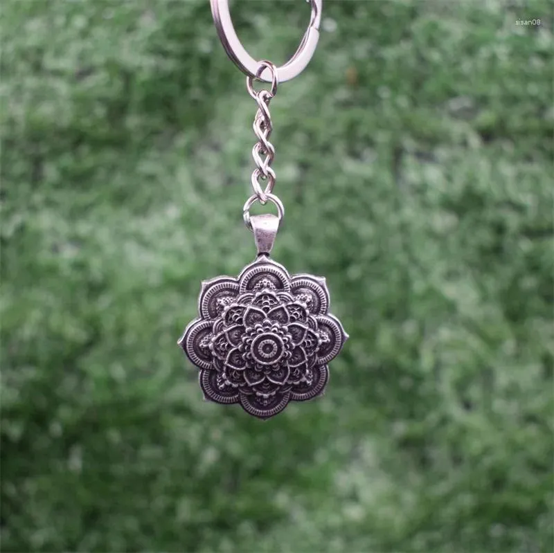 Keychains 1st Vintage Lotus Mandala Blomma Keychain för kvinnor Män amulet Religiösa smycken