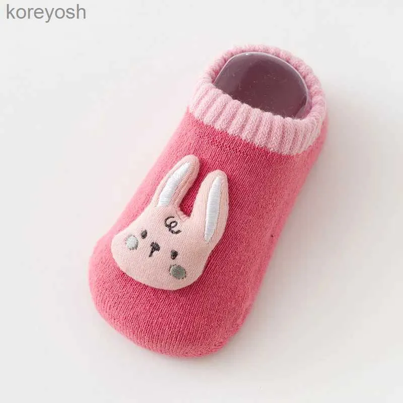 Kindersokken Baby Jongens Meisjes Laag Uitgesneden Vloer Enkel Winter Dikker Katoen Rubber Antislip Baby Kinderkousen Zachte Schoen FreeshippingL231114