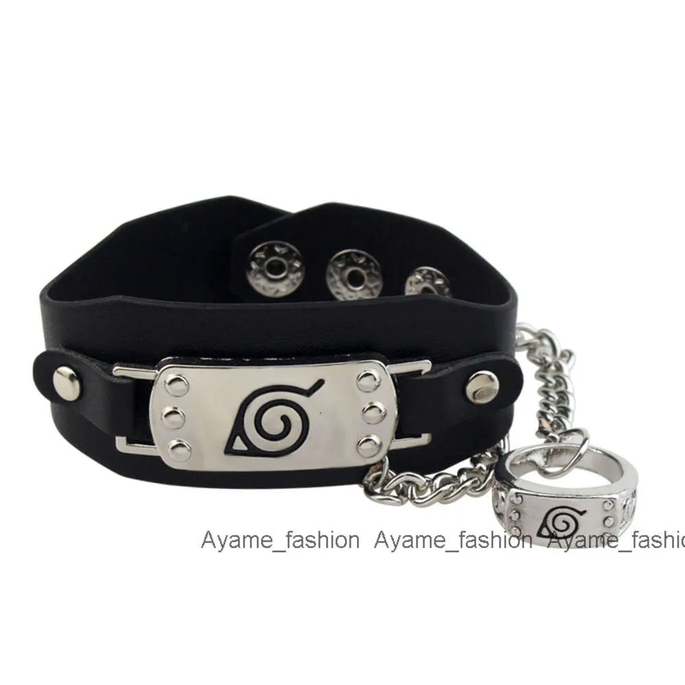 4 designs Anime Attack on Titan Pulseira de couro com rebite especial com joias de anel figer