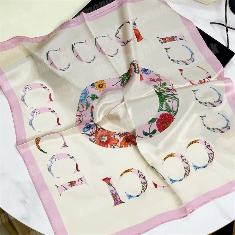 Carta de designer impresso xale para mulheres luxuosas lenço de seda ladras embrulhas de cabelo de pescoço à prova de sol