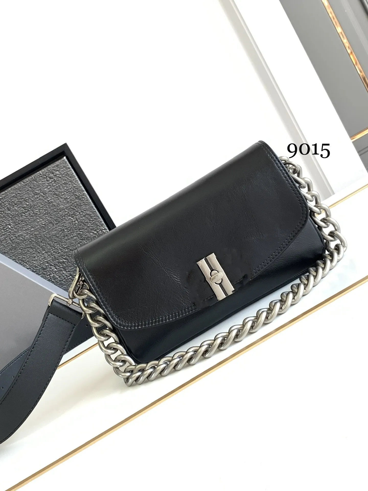 2023 Luxury design women's crossbody bag Shoulder bag 26*24.8*3cm