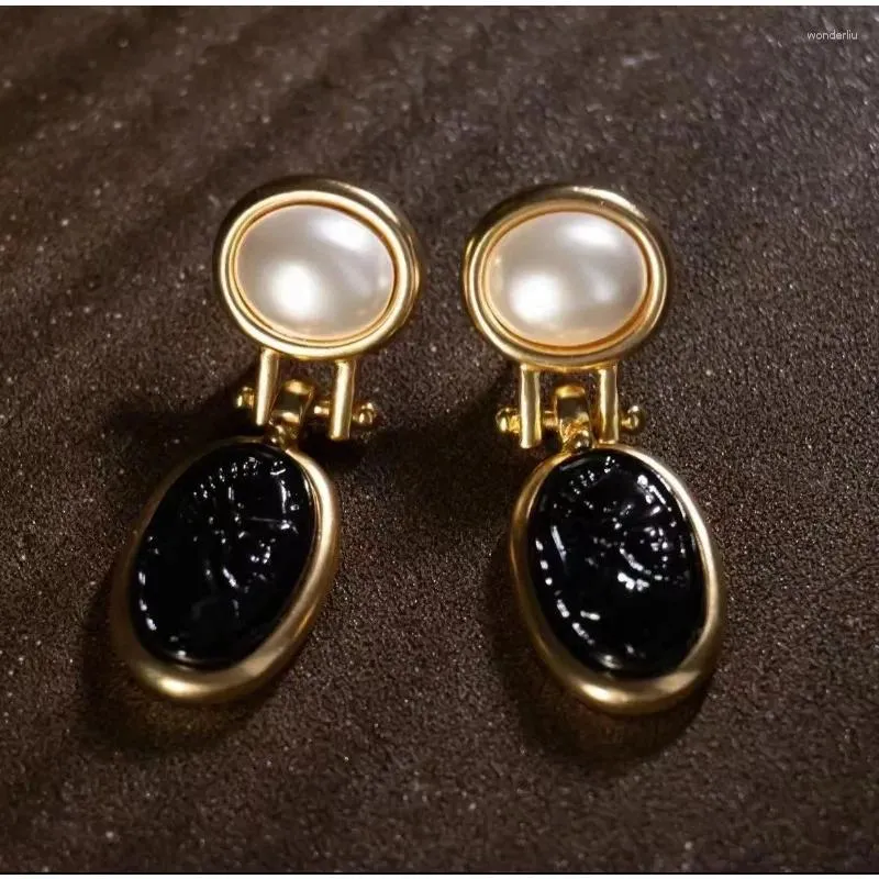 Dangle Earrings Black Tempemant Exquisited Inlaid Fashion Eardrop Short Pendant East Studs女性のクラシック