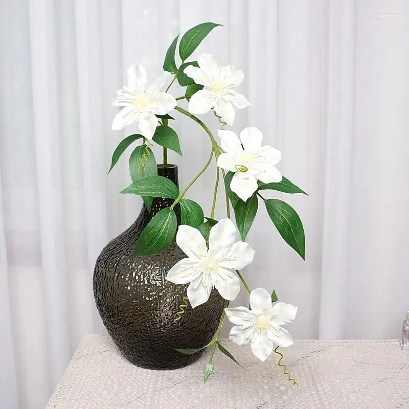 Flores decorativas 5 cabeças Clematis Artificial Home Garden Decor Fleur Artificielle Favores de festa Floral branco