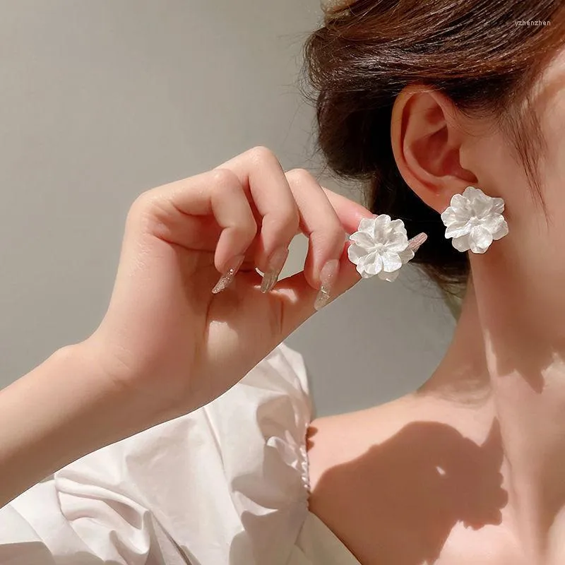 Серьги -грибы белый цветок для женщин серьга 2023 Современная корейская мода милая подростка девочка -ювелирные аксессуары