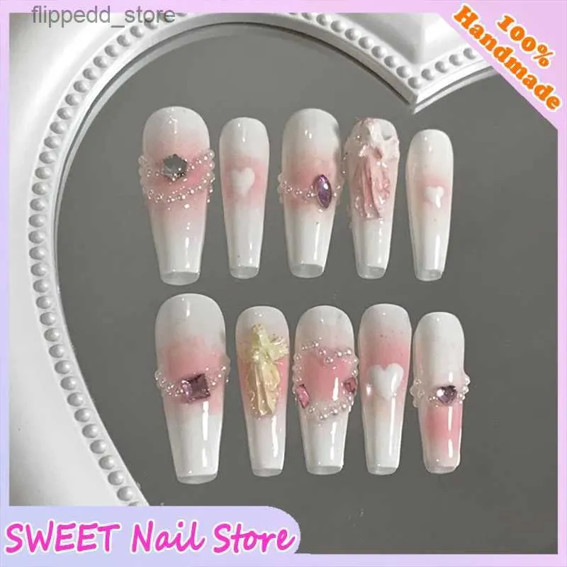 Kunstnagels Druk op de nagels Tips Patch Eindproduct Zachte roze en witte parel Hartontwerp Manicure Volledige dekking Slijtage Nepnagels Q231114