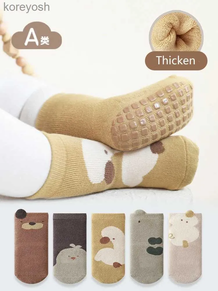 Kindersokken Baby Baby Winter Verdikt Warm Comfortabel Antislip voor jongens Meisjes Indoor Antislip Zelfklevende vloer CartoonL231114