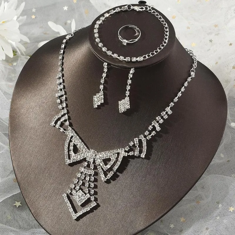 Collana Orecchini Set Gioielli Da Sposa Per Le Donne Pieno Di Ciondolo Con Strass E Bracciale Anello Da Sposa In Quattro Pezzi All'ingrosso