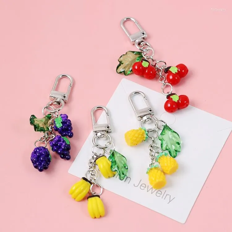 Nyckelringar Söt bananananas Strawberry Fruit 3D Crystal Keychain för Summer Key Chains Ring Bag Pendent Charm AirPods Accessories D614