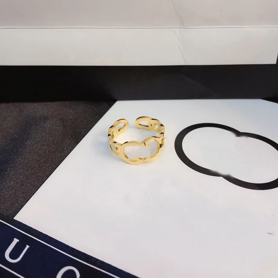 Lyxsmycken Designer Ringar Band Ringar Kvinnor Manschett Kärlek Bröllop Korrekt Bokstäver 18K guldpläterad rostfritt stål Ring Fin Finger Ring Partihandel