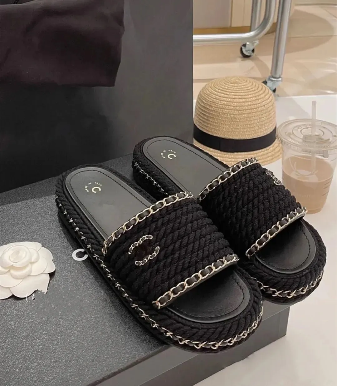 24ss Woven Thick Bottom Sandals Womens Beach Vacation Paris Designer Casual Chain Flats Slippers Fashion double Show Leather Non-Slip Slipper CH Slide