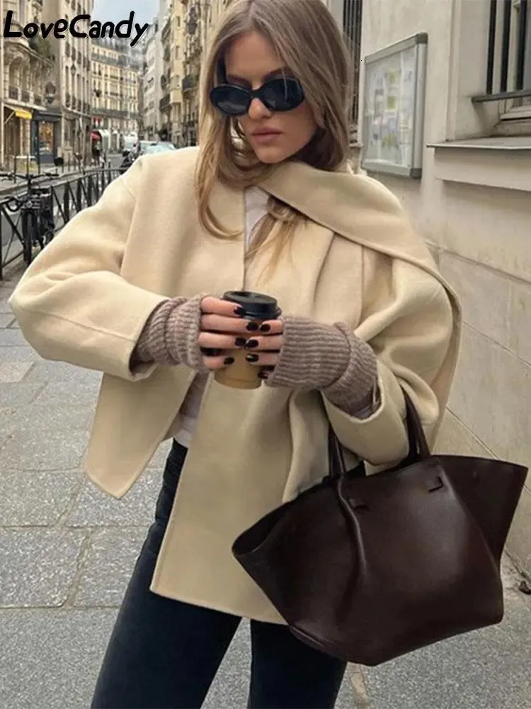 Kvinnors ull blandar hösten kort beige kappa med halsduk kvinnor mode vinter långärmad lös kvinnlig kofta elegant dubbelsidig chic streetwear 231114