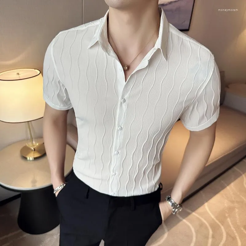 Camisas casuais masculinas Moda de verão Manga curta Men Wave Stripe Slim Fit Clothing Office Social Business Dress