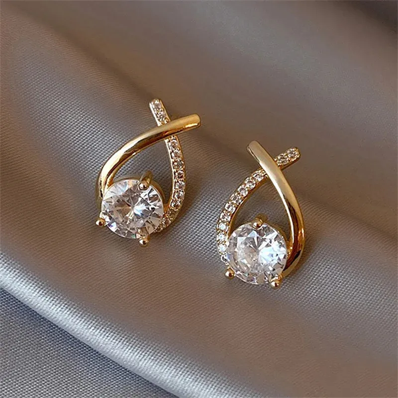 2024 Stud Skeds Fashion Cross Earrings for Women Girls Korean Style Elegant Crystal Jewelry Ear Rings Fishtail Lady Gift Nya produkter