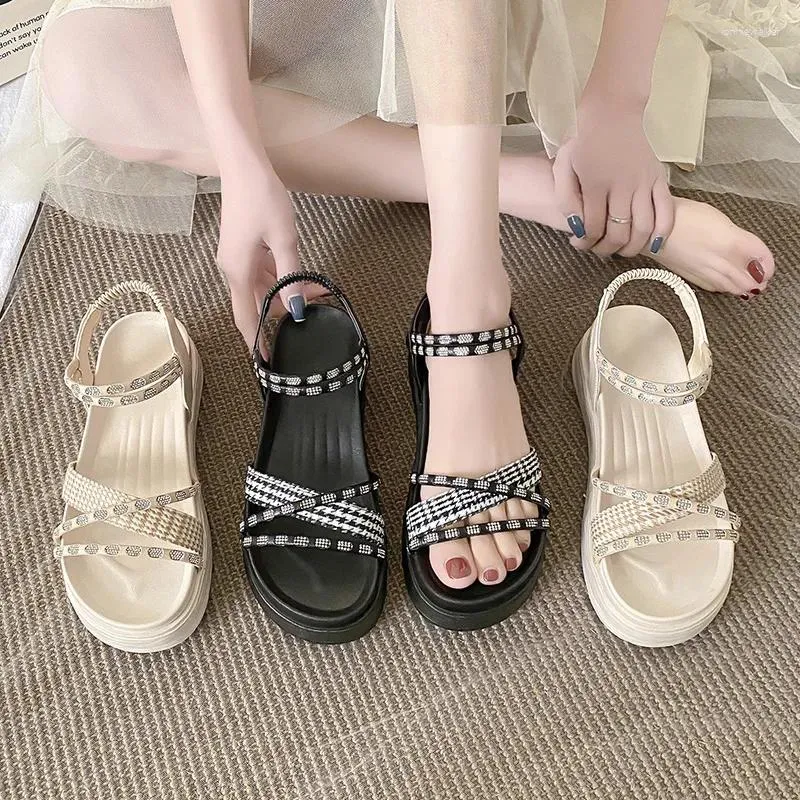 Sandaler kvinnor plattform sommar mode retro sträng pärla svart casual tofflor tjocka sule damskor non-halk zapatos mujer