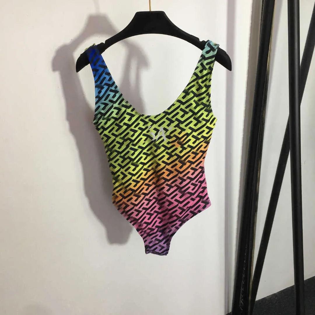 23SS Womens badkläder designer bikini i ett stycke baddräkt Gradient färg regnbåge labyrint Kontrollera tryck Backless i ett stycke Högkvalitativt kvinnkläder
