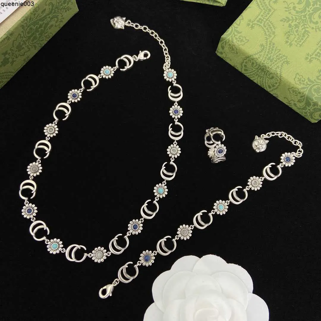 Armband Woman Designer Jewelry Women Rings Pendant Halsband Luxury Diamond Flower Wedding Gift 7nsj