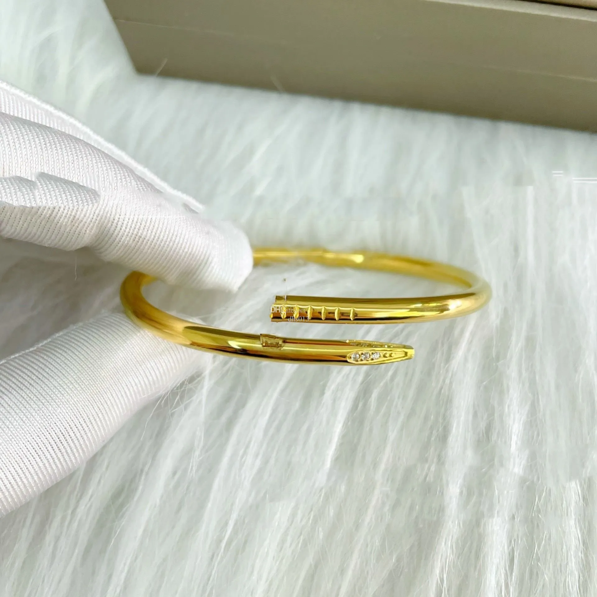 Cartier Juste Un Clou 18K Yellow Gold Nail Bracelet Auction | Kruse GWS  Auctions