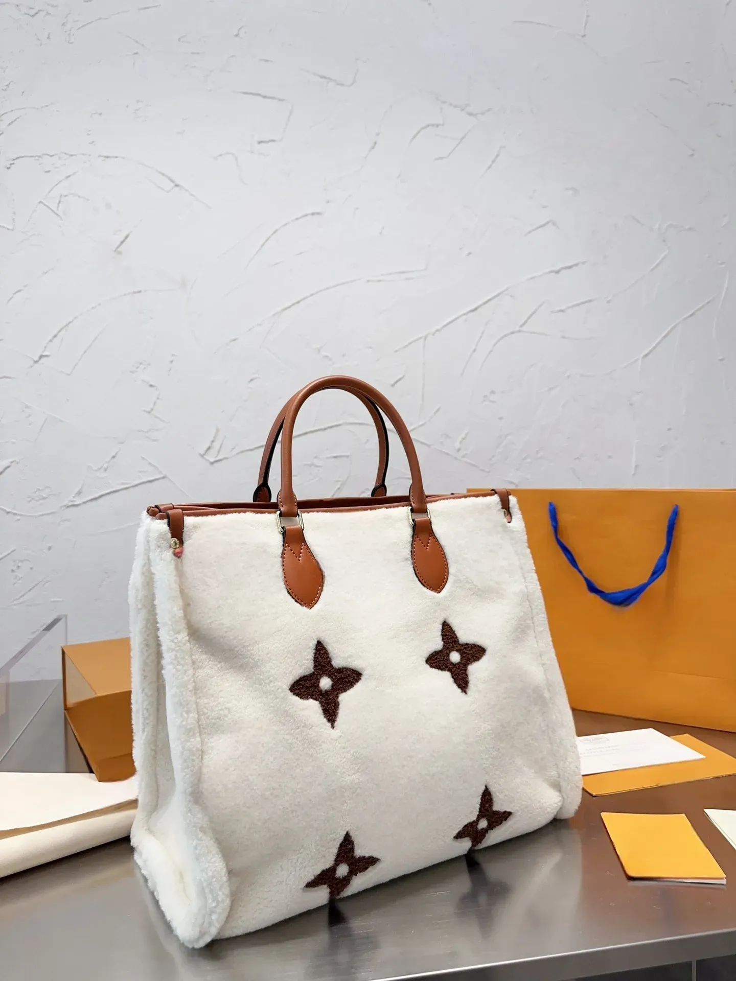 Luxury Designer tote bags winter shopping bag Women Handbags Pluffy Ladies Shoulder Crossbody Bags Plush Winter Purse autumn and winter printing G2311187PE