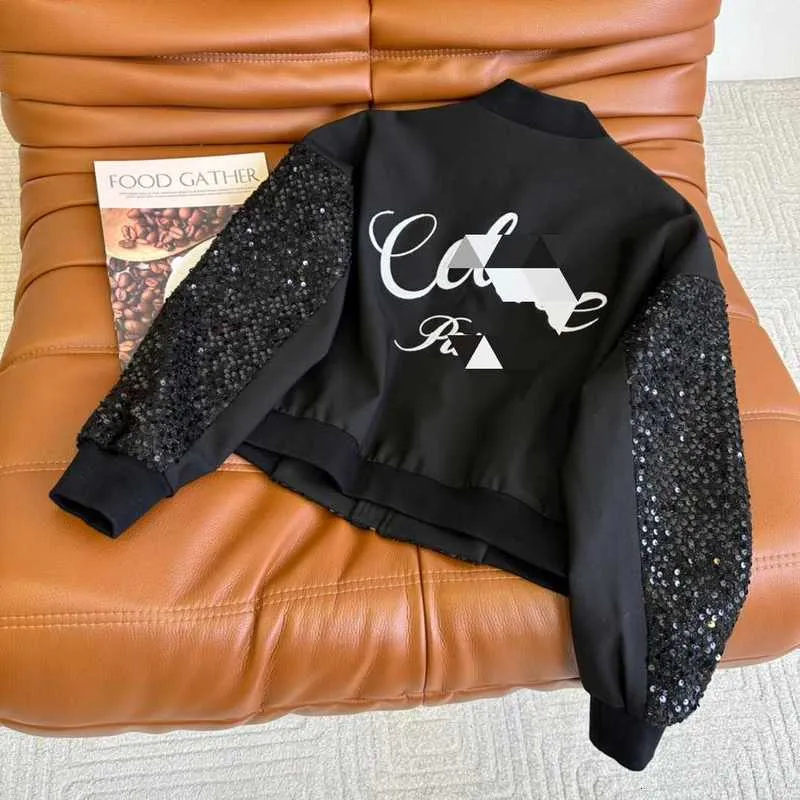 Kadın Ceketler Tasarımcısı CE * 2023 Sonbahar/Kış Yeni Ağır Pullu Mektup İşlemeli Beyzbol Jersey Ceket Ceket Siyah Premium Çok Yönlü EZ8D