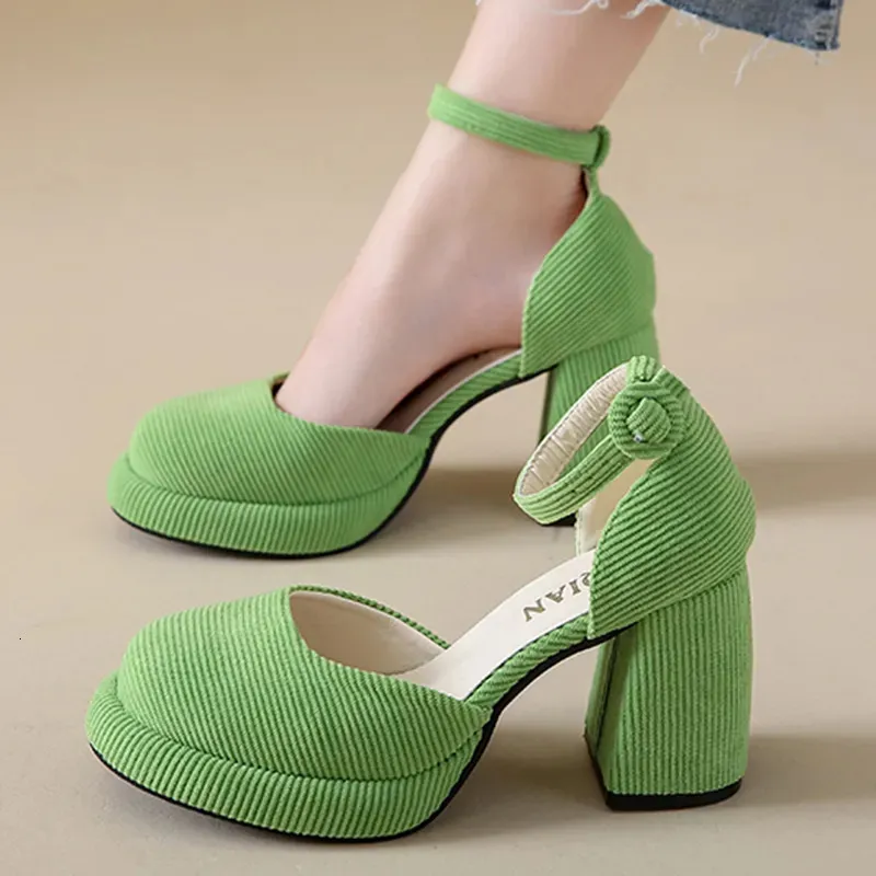 Туфли под платье Зеленые туфли-лодочки на платформе с ремешком на щиколотке 2023 Вельветовые туфли на высоком каблуке Мэри Джейн Женщина Элегантная вечеринка на массивном каблуке 231115