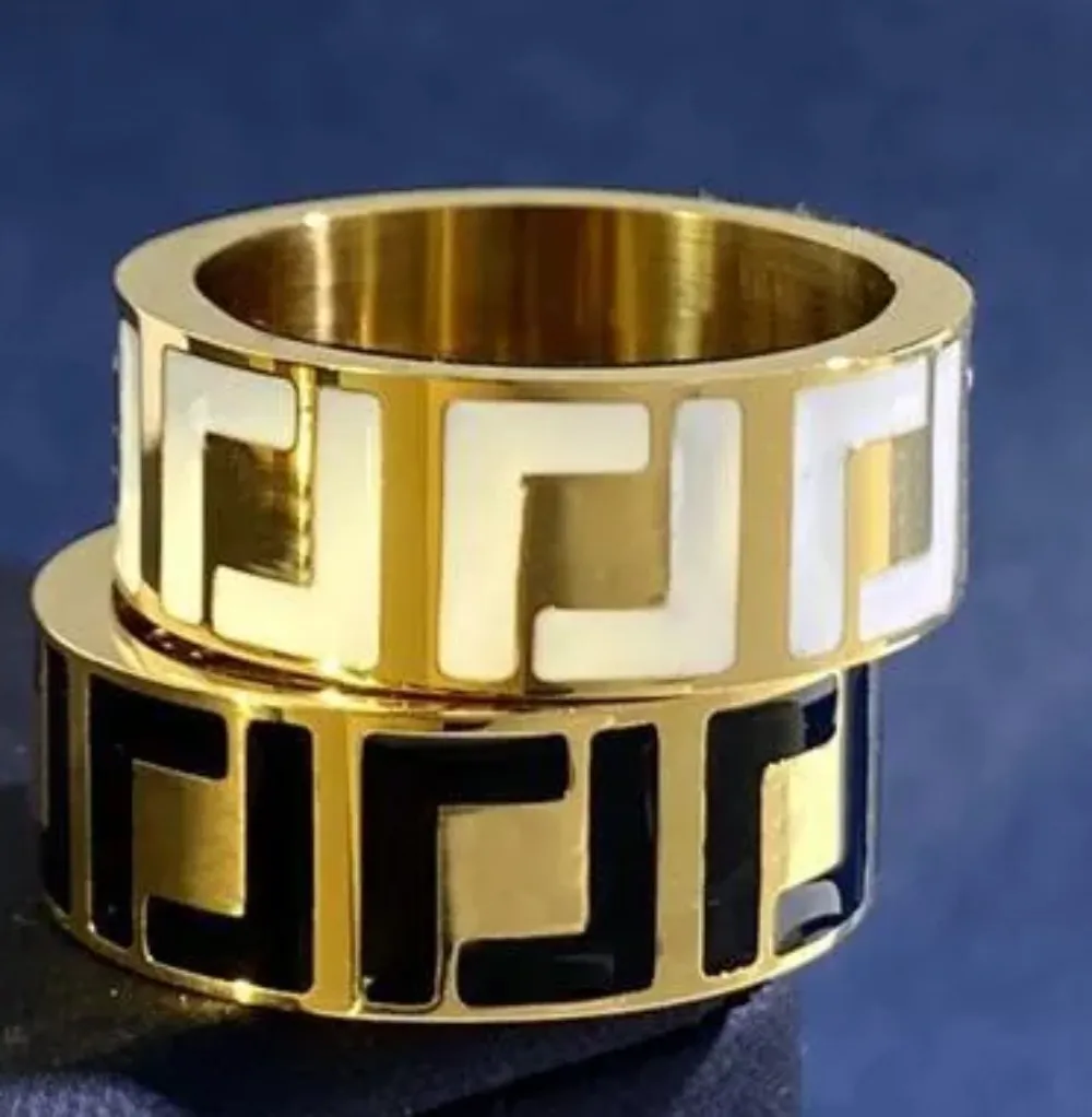 Ny designer Gold Sier Rose Tri-Color bleknar aldrig rostfritt stål Ring svartvitt par ring bröllopsfest julklapp