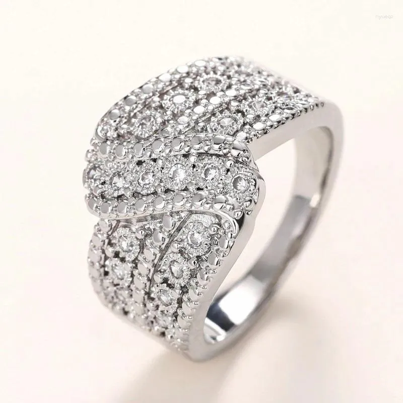 Anneaux de mariage Huitan magnifique large avec bague en zircone cubique pour femmes couleur argent mode accessoires féminins bijoux de fiançailles