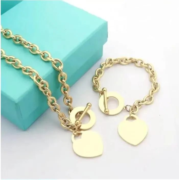 Designer de moda de tênis mulheres colar pulseira icebox jóias clássico coração conjunto 18k ouro menina dia dos namorados amor presente jóias de aço inoxidável