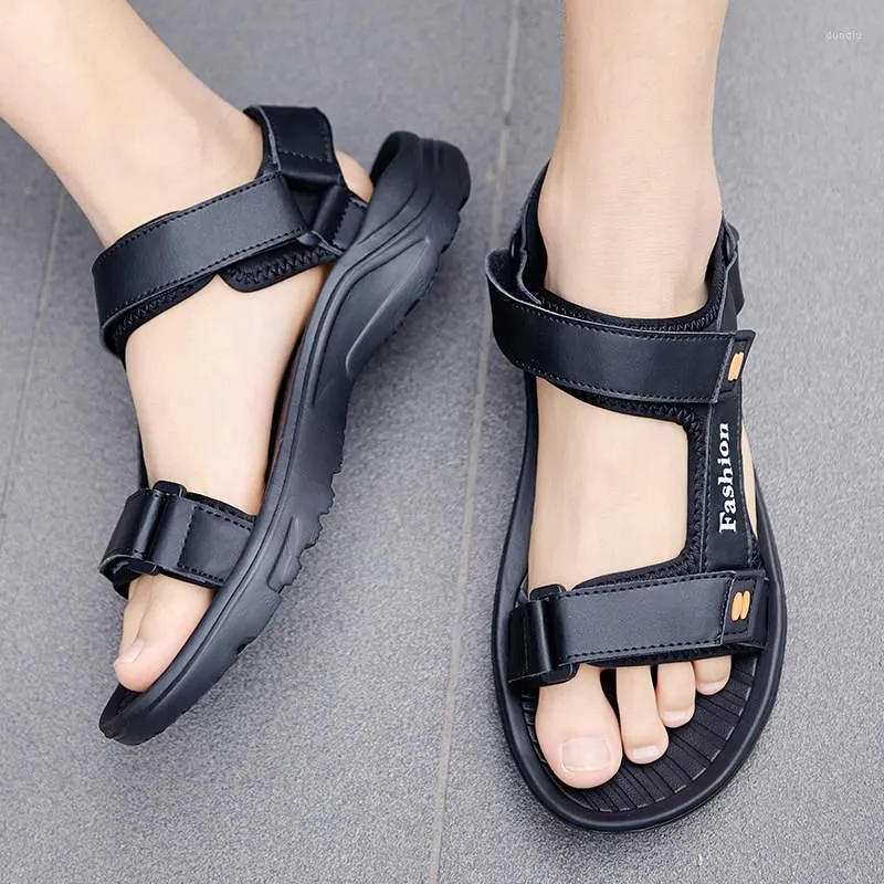 Souniers chunky الأكثر راحة Bity Sneaker Man Sandals Flip Flops ارتفاع الصيف زيادة أحذية جلدية SAPATO TENNIS 2023 653 218