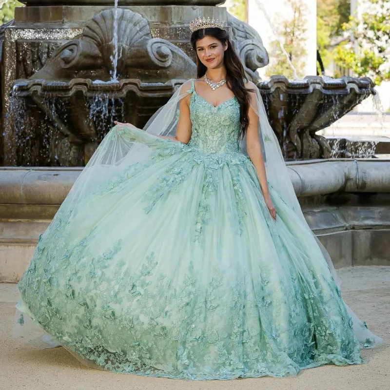 Mint Green Vestido de 15 Anos Princess XV Quinceanera klänningar med Cape Butterfly Applique Beadig Sweet 16 Prom -klänningar