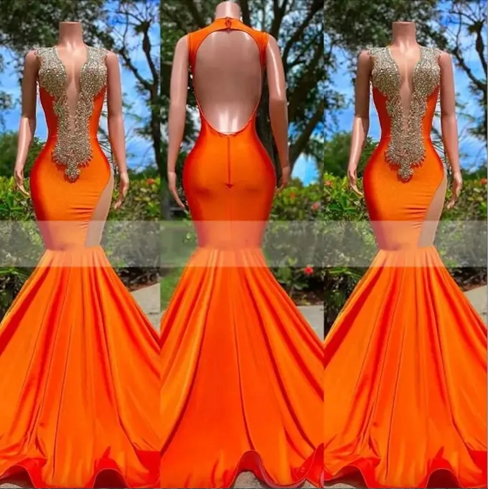 Arabiska balklänningar lyxiga kristallpärlade Rhinestone Orange Deep V Neck Evening Dress Mermaid Formella festklänningar Öppna är ärmlösa