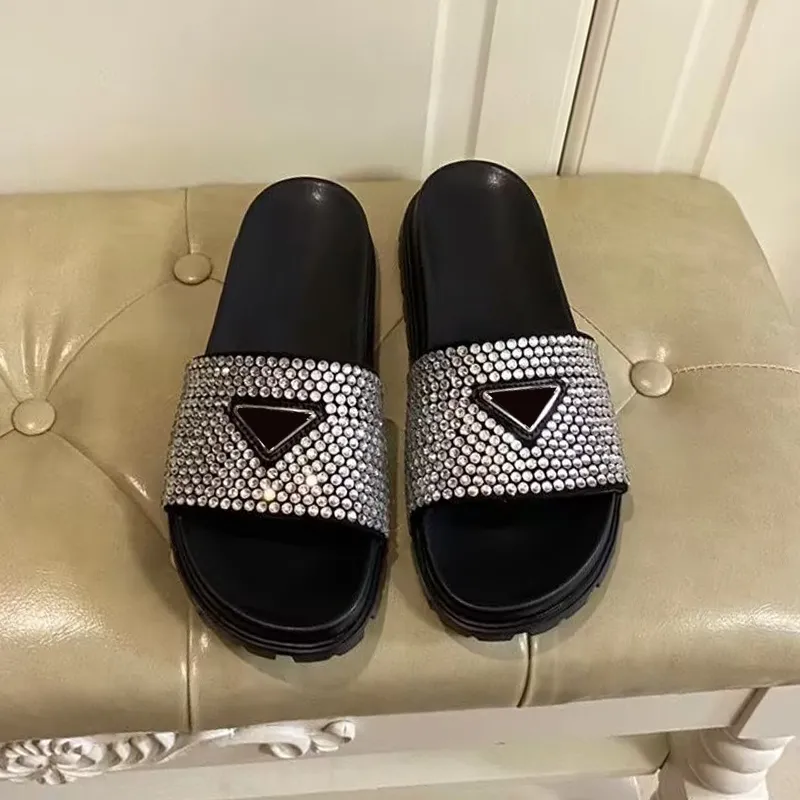 2023 Summer Crystal Diamond Women Slippers Знаменитые логотип.