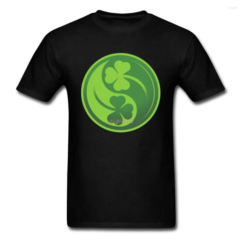 Erkek Tişörtleri İrlandalı Yin Yang Yonca Baskı T-Shirt Yeşil Desen Kaliteli Erkekler Günlük Stil Kısa Kollu Gömlek