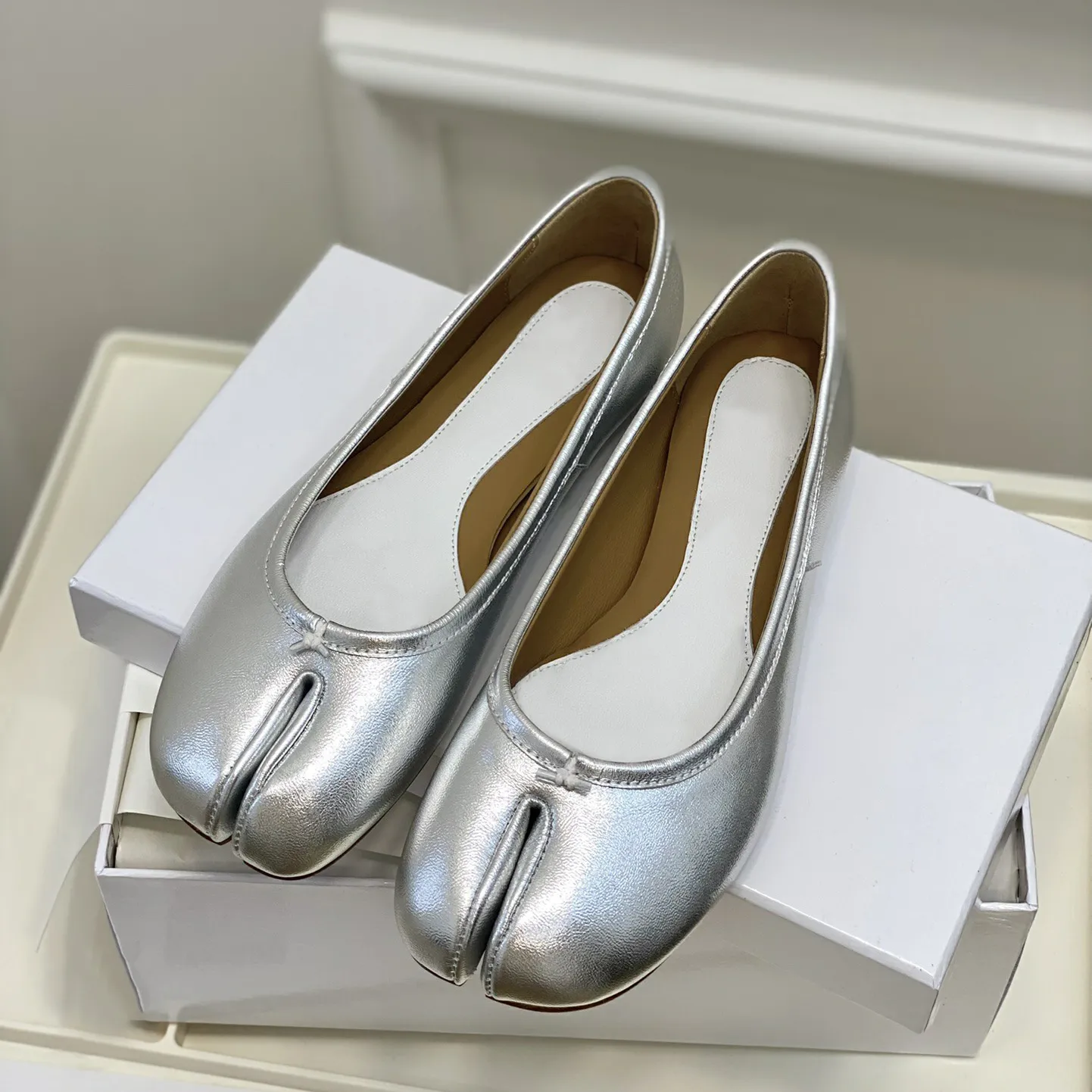 tabi slippers