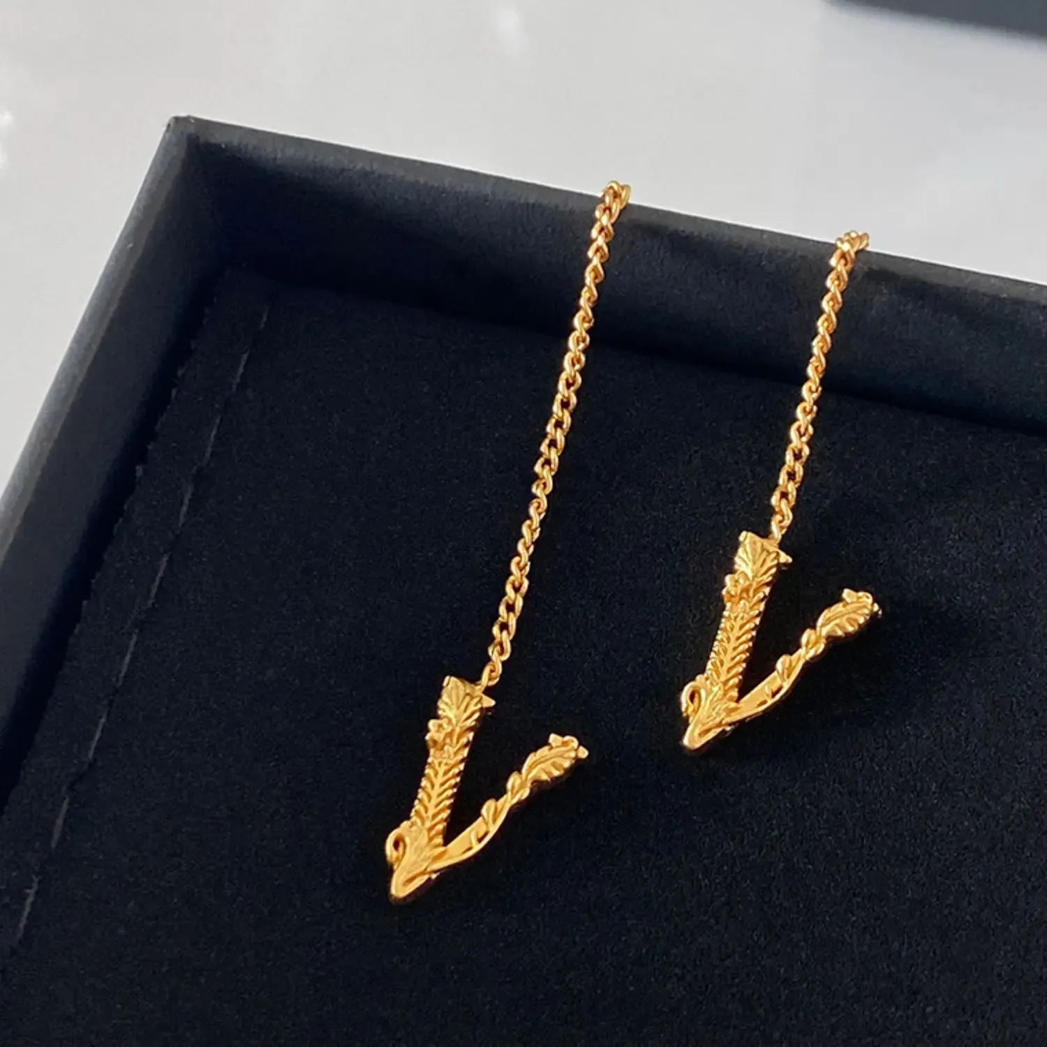 Ear Cuff Europe America Classic Letter Pendant Brass Plated 18k Gold Long Earrings Women High Quality Luxury Jewelry Trend 231115