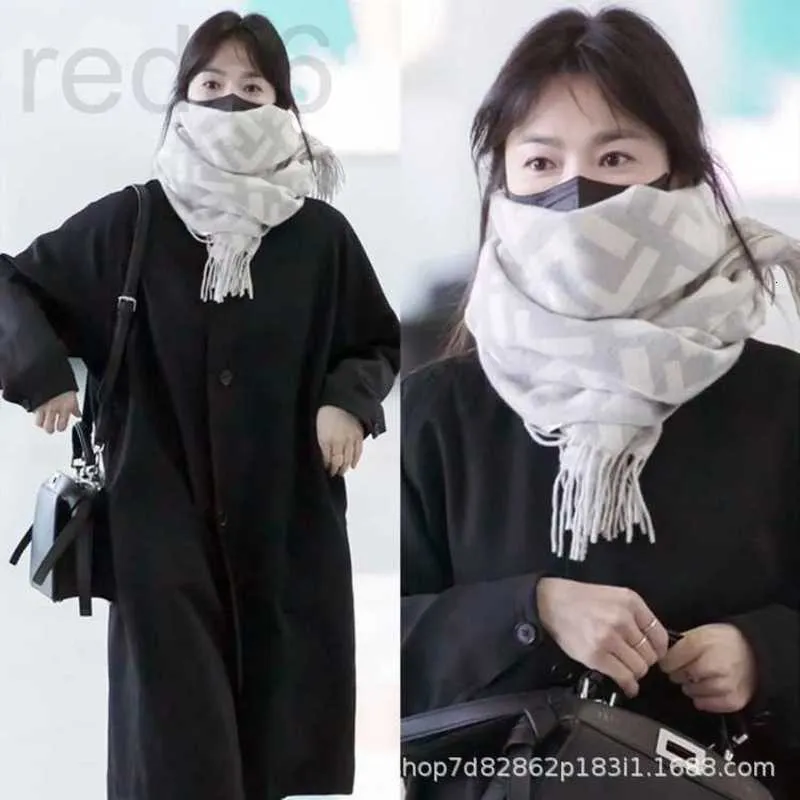 Шарфы дизайнерские роскошные кашемировый шарф Song Huiqiao's Same Style Old F, женственная серая шаль с буквой FF, осенне-зимний теплый шарф 9G9R