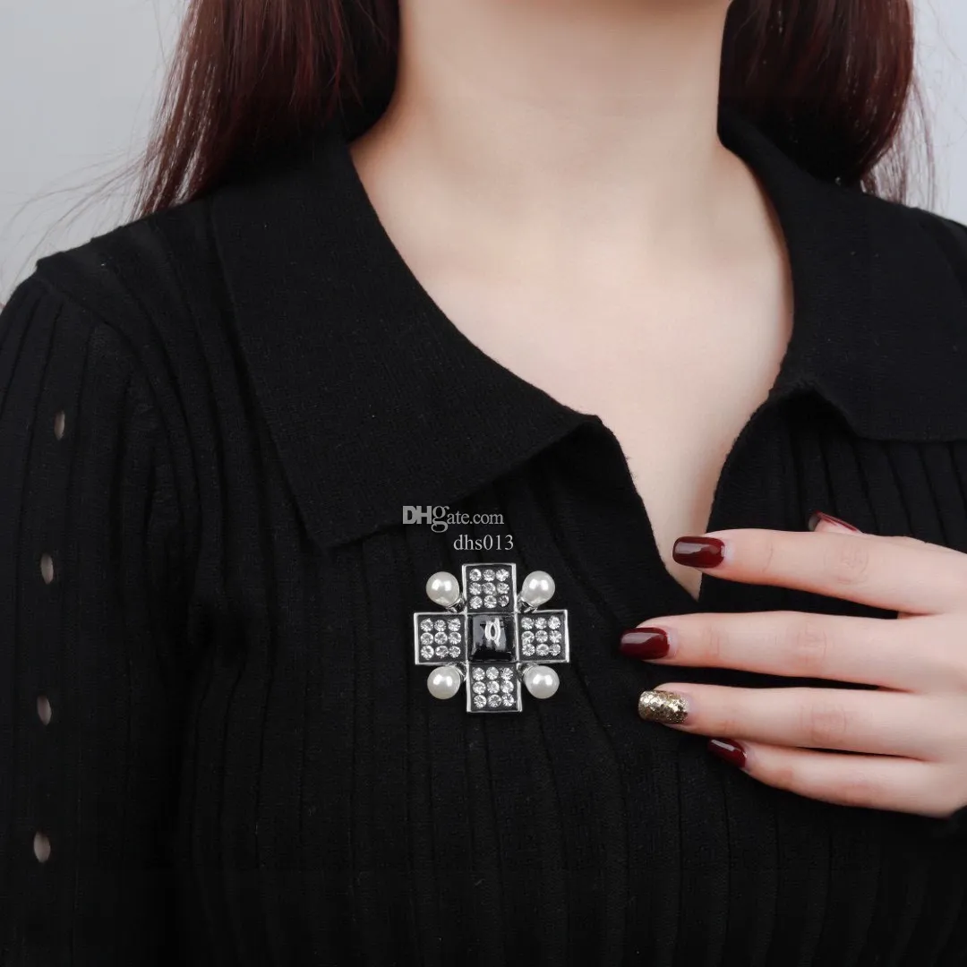 Brooch for hotsell women's suit