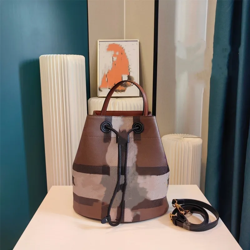 Lüks El çantası Tasarımcı Kadın Omuz Çantası Moda Kontrol Edilmiş Deri Kova Çanta Çekme Tote Çantası Klasik Ekose Popüler Crossbody Çantası
