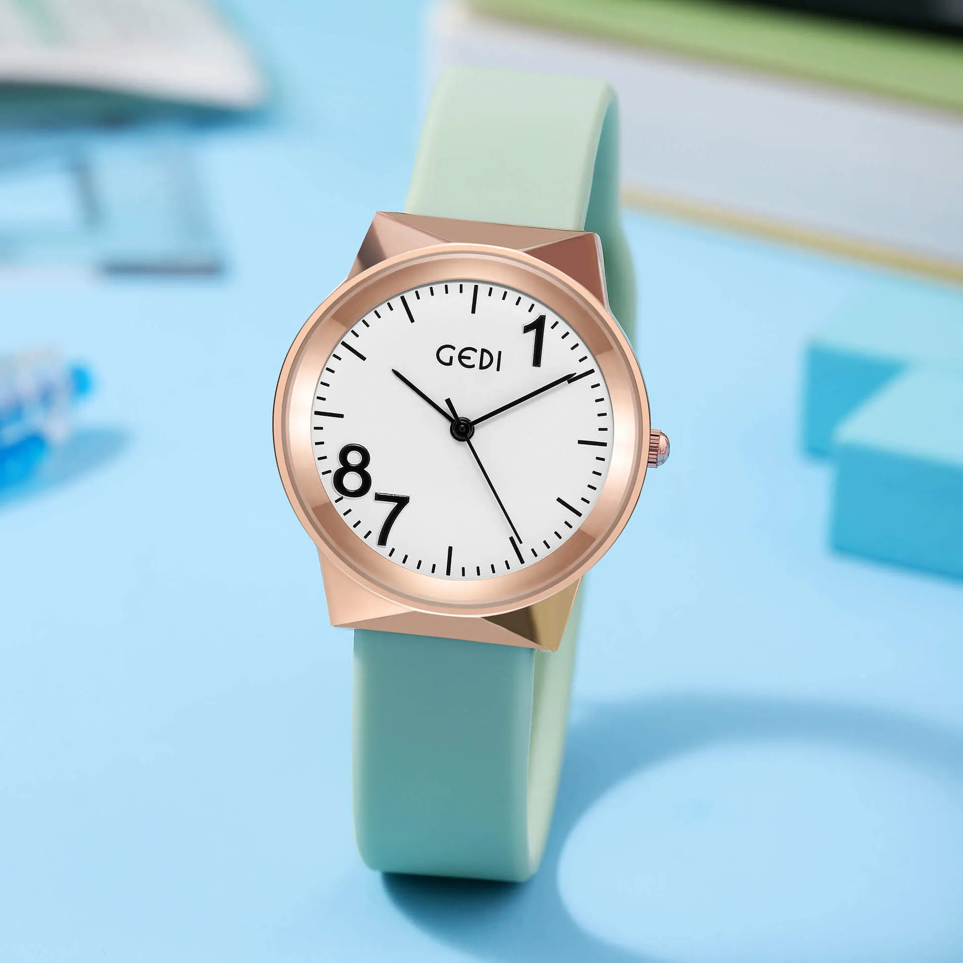 Zegarek dla kobiet Wysokiej jakości luksusowy kwarc-battericasowy silikonowy wodoodporny 33 mm zegarek