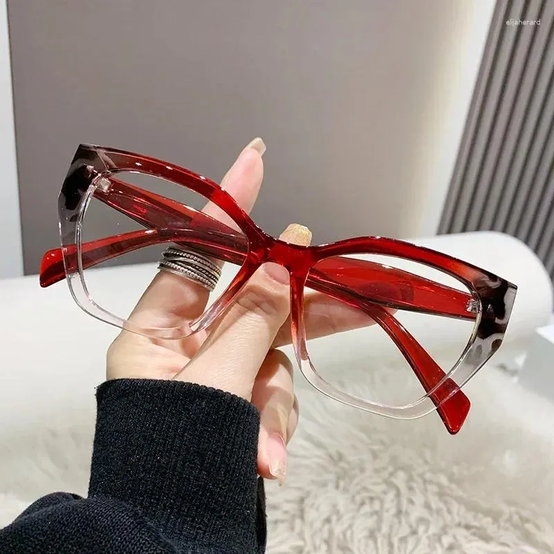 Solglasögon 2023 Cat Eye Anti Blue Light Glasses Kvinnor Trend Clear Ladies Eyewear Mode Computer Gereglasses Personlighetslins