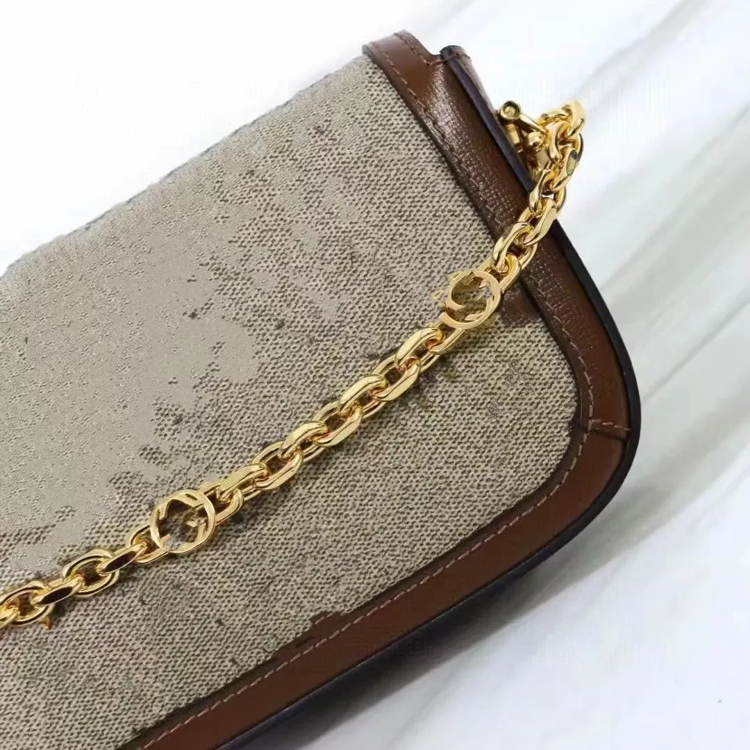 023 Handväska, läderväska toppkvalitet Bumbag Cross Body Bältets midjeväska har en sportig cirkulär form med ett noggrant utformat midjeband som är retro och elegant