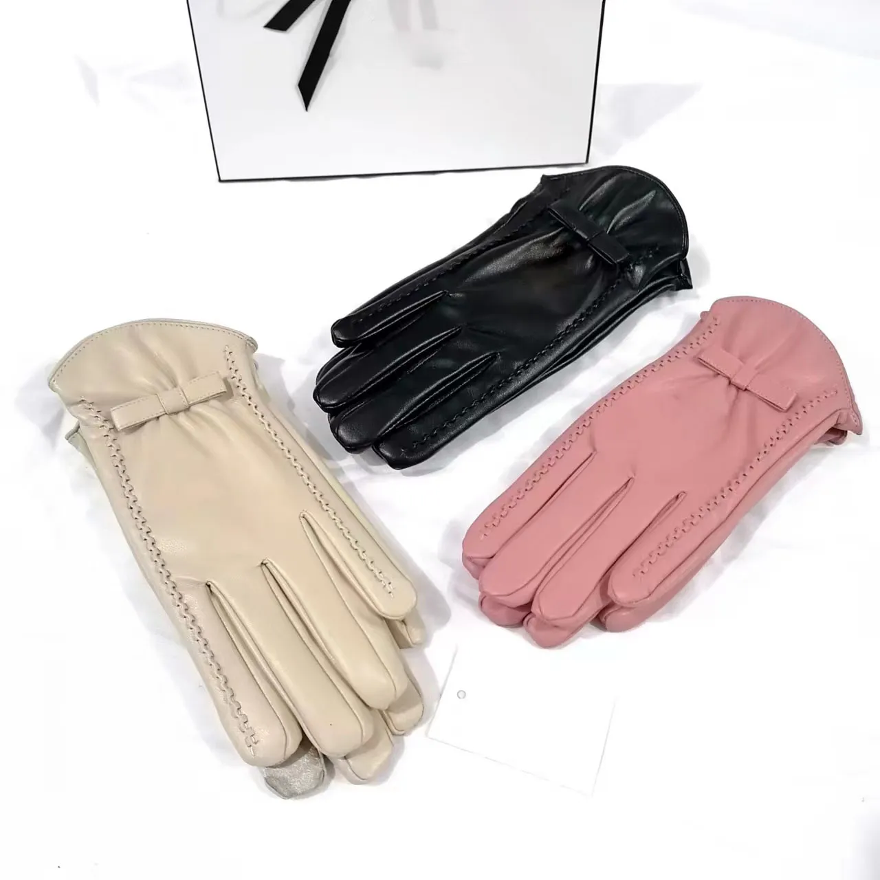 Gants en cuir Gants de créateur Cinq doigts Gants d'hiver chauds pour femmes Noir Automne et hiver Polaire Gants en cuir d'extérieur Gants noirs Gants roses